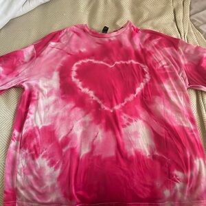 tie dye heart oversized shirt size Large like new condition